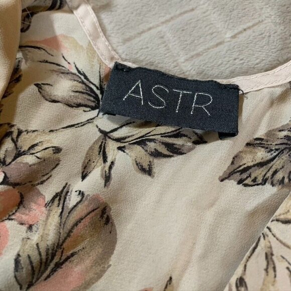 ASTR the label Women XS Tank Top Blouse Beige Chiffon Floral High Low Sheer Back - Picture 3 of 7